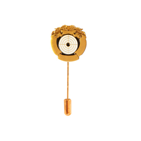 Zielscheibe mit Gewehren und Schriftband