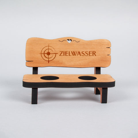 Schnapsbank mit 2 Gläsern Zielwasser