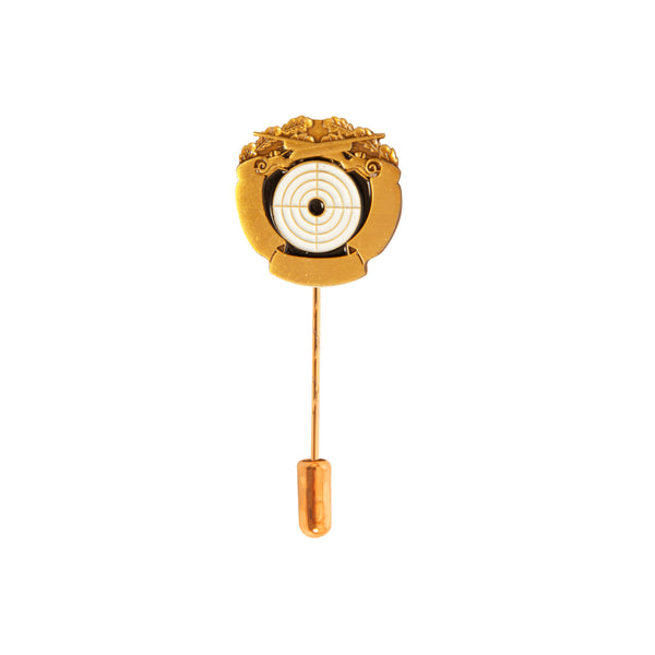 Zielscheibe mit Gewehren und Schriftband