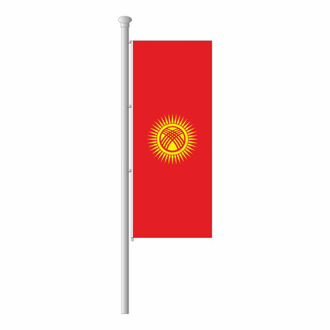 Kirgisistan (Kirgistan) Hissfahne im Hochformat