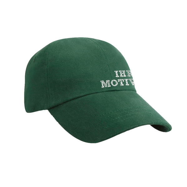 flaches Cap mit Bestickung an der Stirnseite