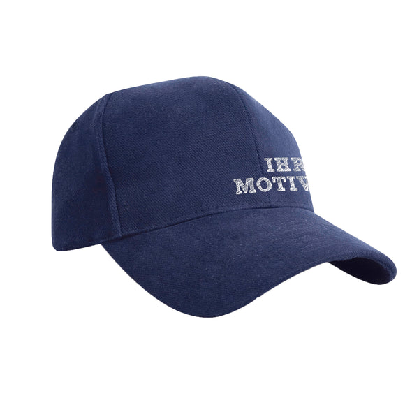 besticktes Cap mit hoher Form