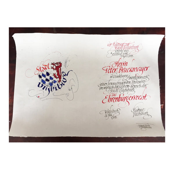 Kalligrafierte Urkunde mit Wappen oder Logo