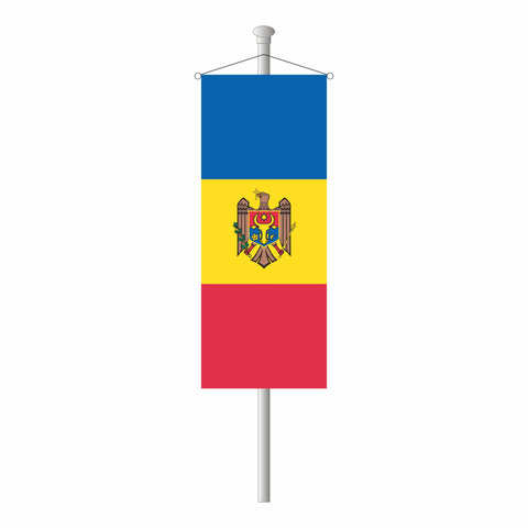Die Bannerfahne Moldawiens mit dem moldawischen Wappen. in blau gelb und rot