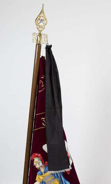 Trauerflor am Bänderring montiert