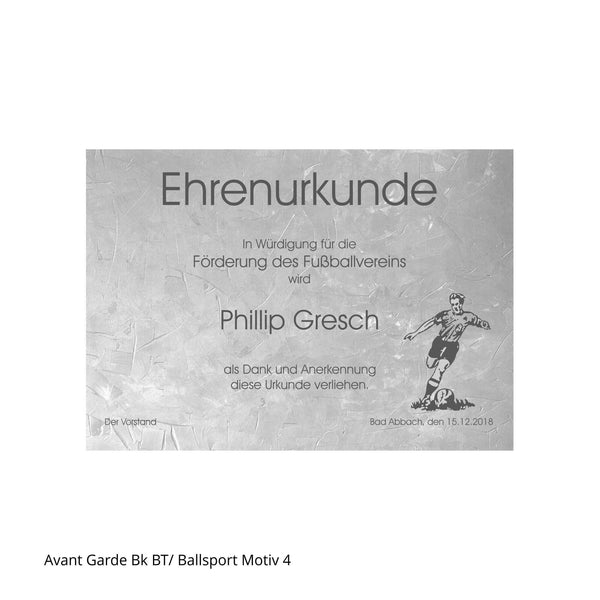 Fußballspielermotiv auf Ehrenurkunde in schlichter Schrift im Querformat
