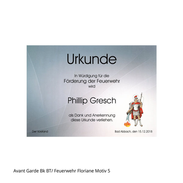 Farbiger Florian einen Brand löschend auf Urkunde im Querformat