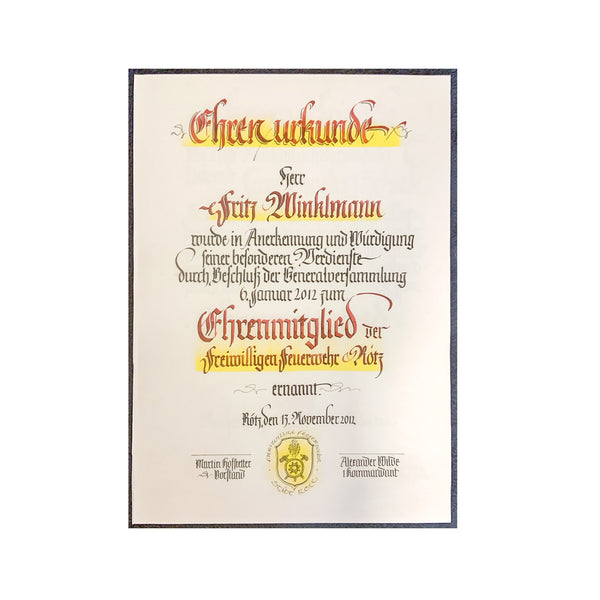 Kalligrafierte Urkunde mit Wappen oder Logo