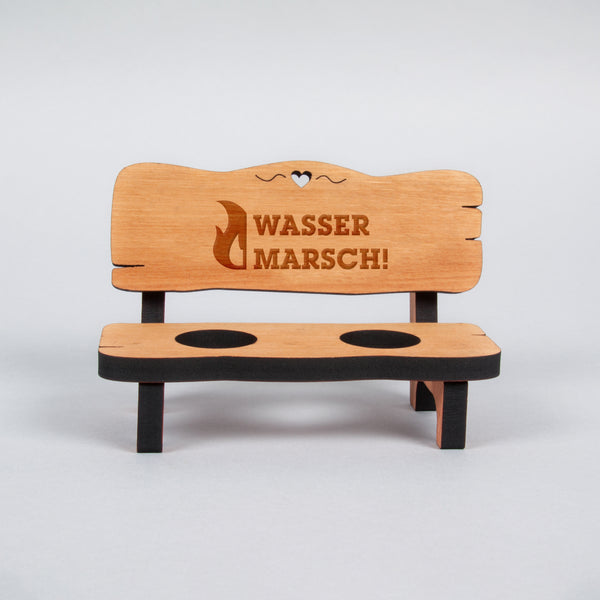 Schnapsbank mit 2 Gläsern Wasser marsch