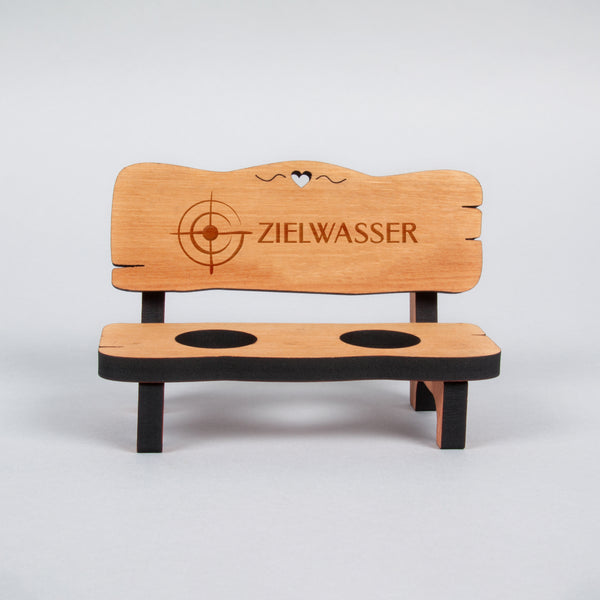 Schnapsbank mit 2 Gläsern Zielwasser